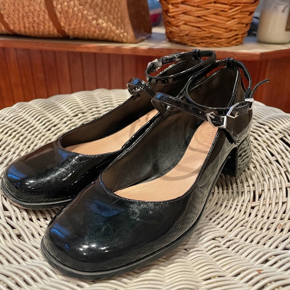 Schutz Mary Jane style 2” heel patent leather shoes, Blair Waldorf style
